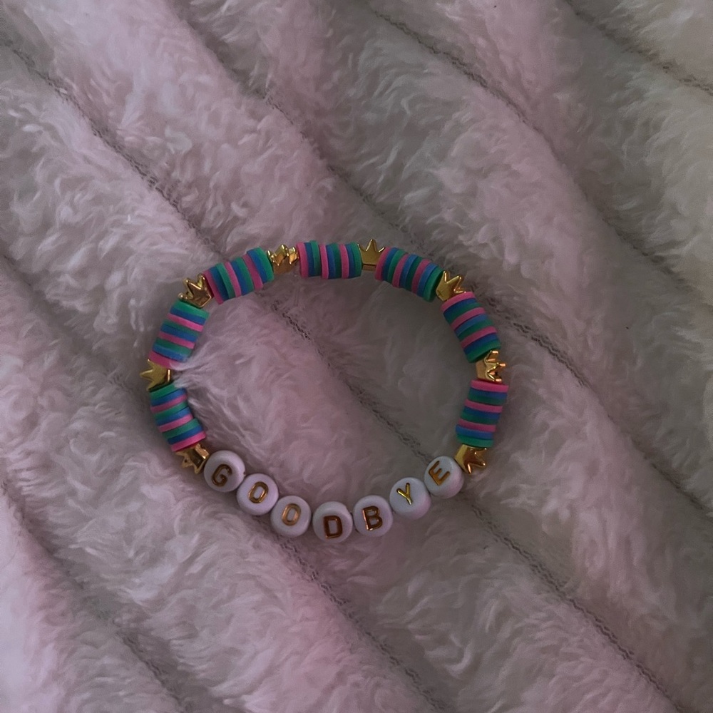 21 sabrina carpenter handmade concert worn bracelets! - Picture 9 of 16